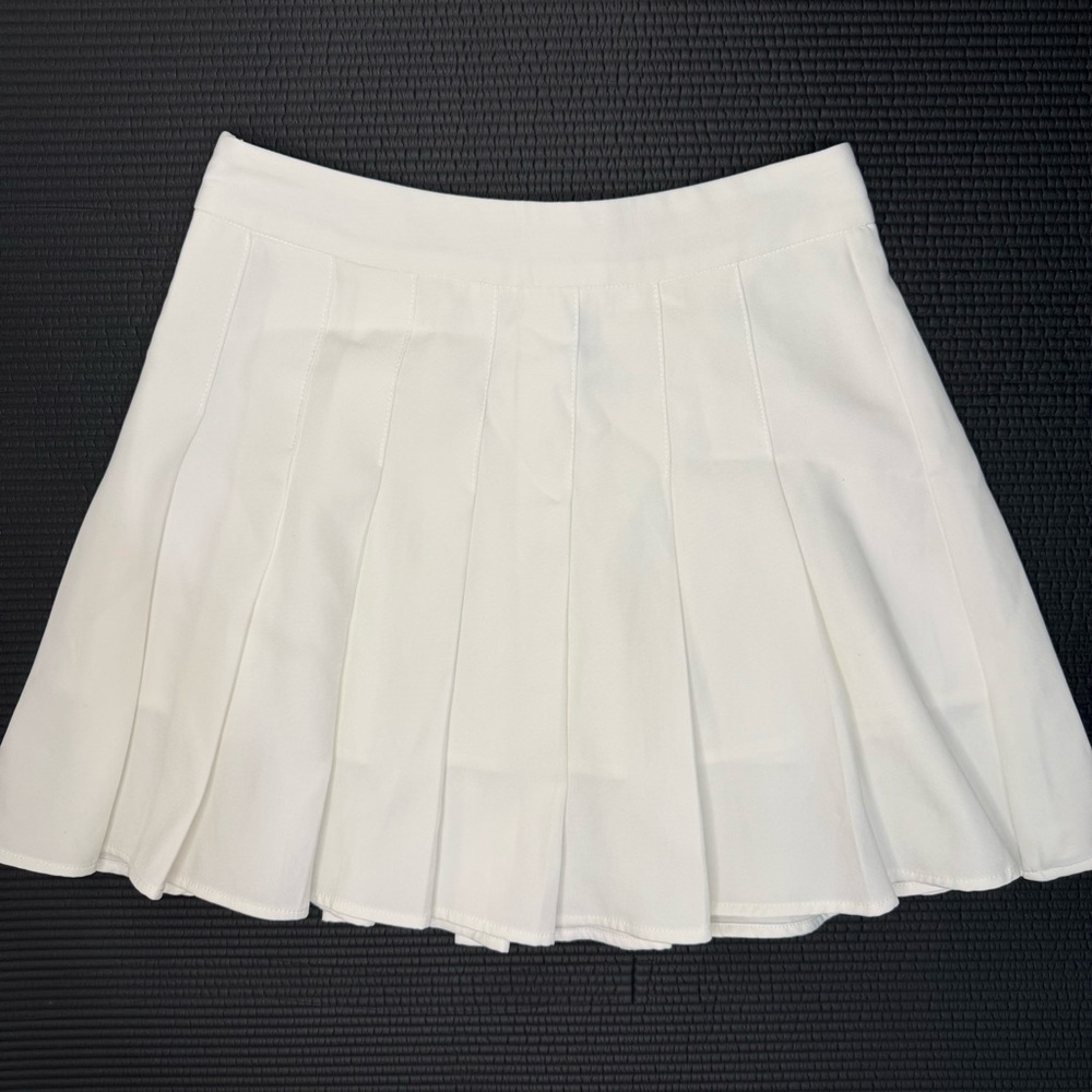 Elegant White Pleated Skirt